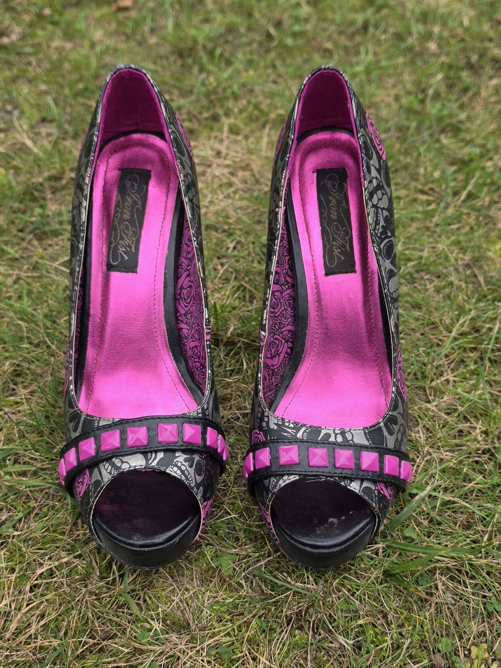 Iron Fist "Muerte Punk" Black Gray Skulls Pink Roses Stud Peep-Toe Heels Size 7 - Picture 3 of 7